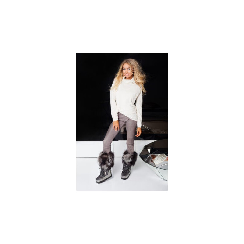 Snow boots with natural fur